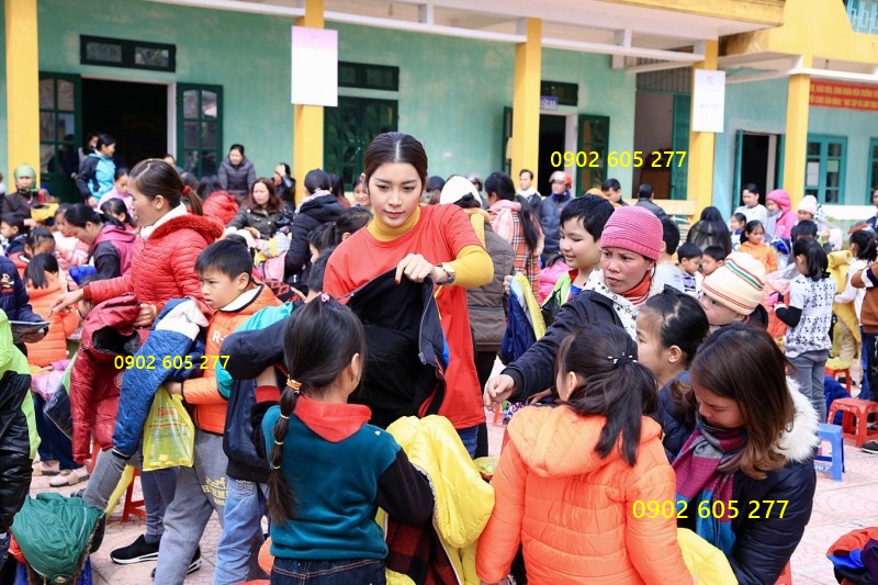 Tìm nguồn may áo khoác từ đi từ thiện cho trẻ em